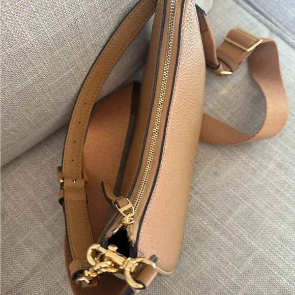 Tory Burch Thea Convertible crossbody bag like new - Picture 10 of 17